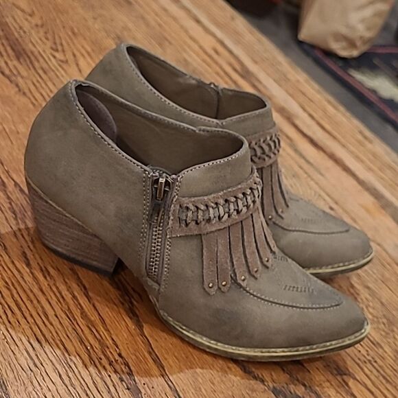 Very Volatile Los Angeles sz 7 bootie ankle boot, Western flare - Picture 3 of 11